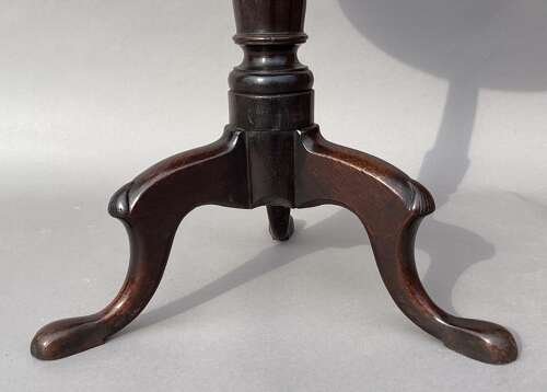 Charming Irish Georgian burr oak tripod wine table