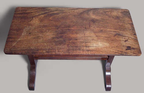 Early C19th mahogany centre table / tavern table
